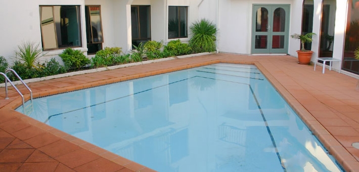 large outdoor swimming pool at our Hamilton hotel